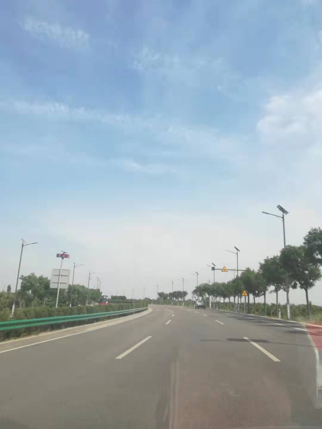 商南地区回形纹太阳能路灯项目