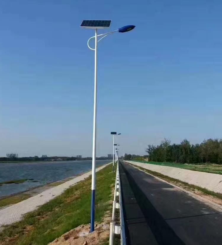 路氏照明承接新疆太阳能路灯项目安装效果