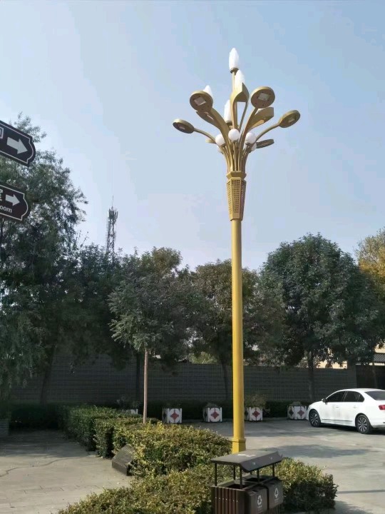 新疆伊犁某小区玉兰灯项目安装效果